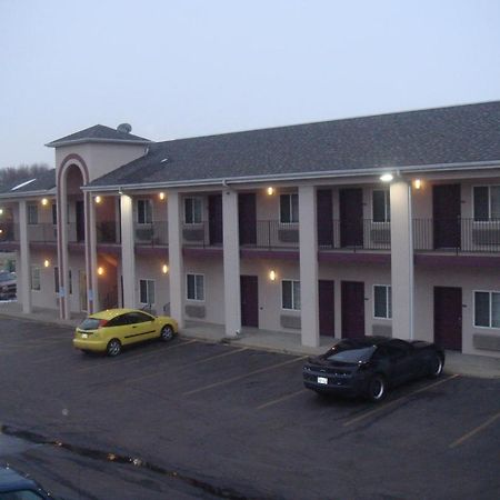 Townhouse Inn & Suites Omaha Exterior photo
