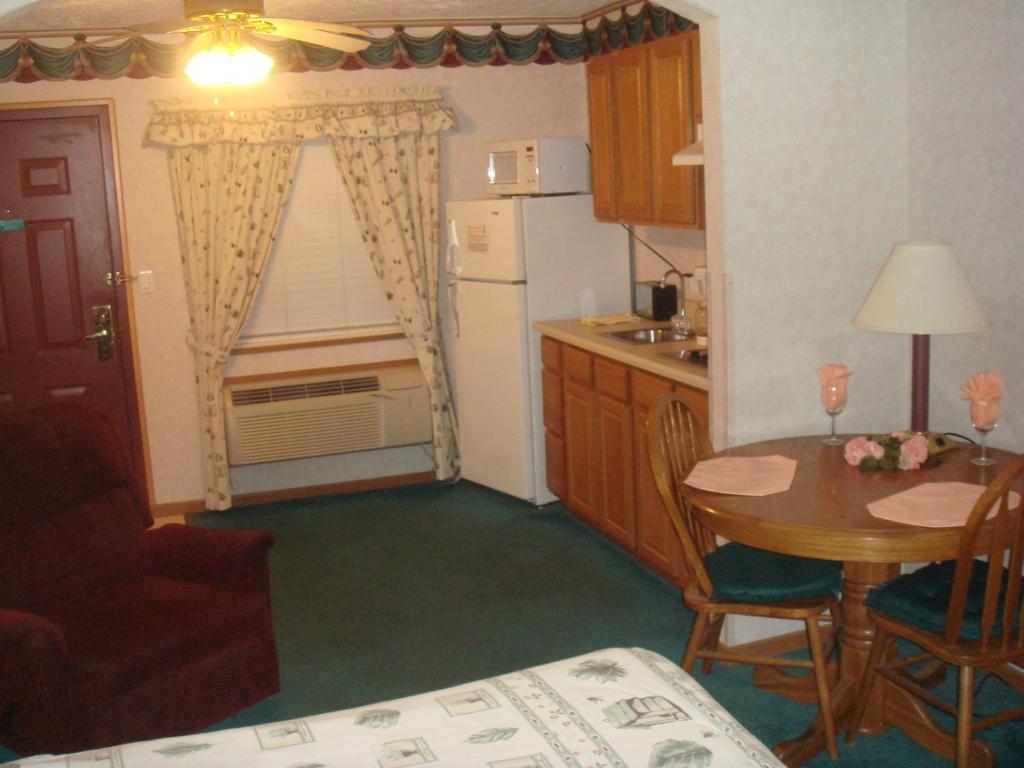 Townhouse Inn & Suites Omaha Room photo