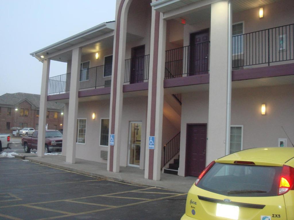 Townhouse Inn & Suites Omaha Exterior photo